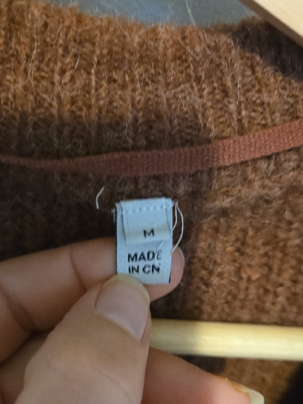 ICHI Cropped Chestnut V-Neck Cardigan with Pearl Buttons - Picture 3 of 6